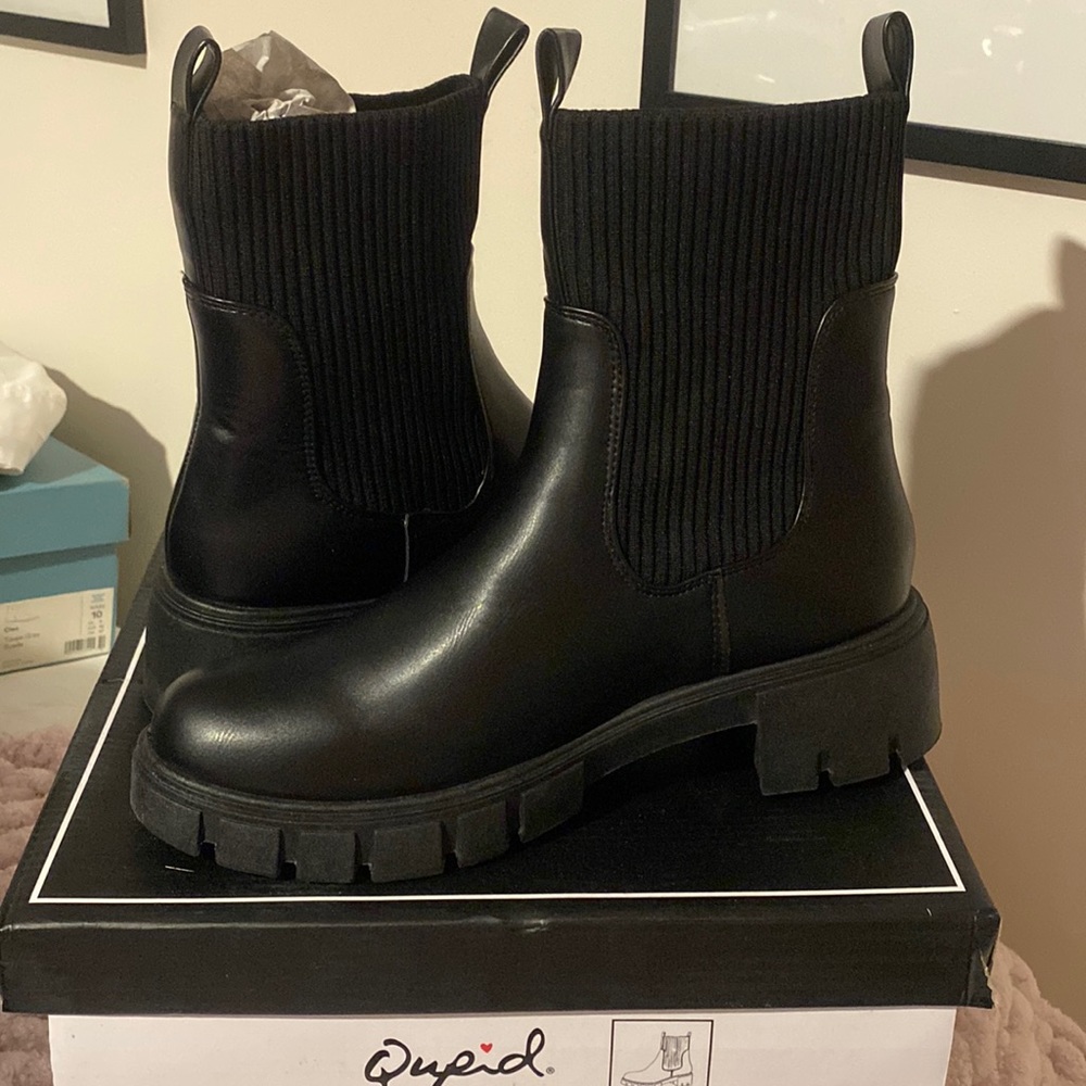 Black size 10 low heel boot, never worn brand new!